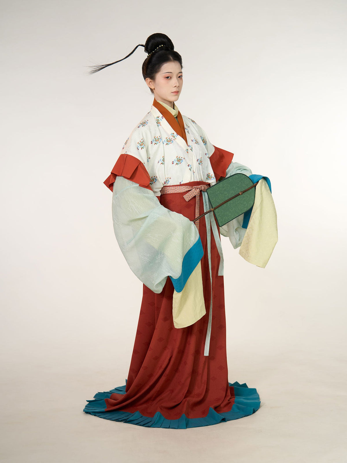 Yunyou 云游 Wandering Clouds Eastern Han Restoration Ruffled Hem Jacquard Yaolan Ru Top & Poqun Skirt Set